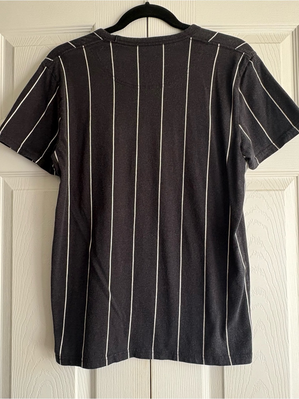 Hollister Black Pinstripe Tee with White Logo - Men's - Picture 8 of 11